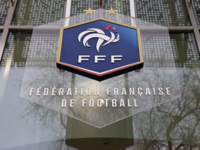 Emblème de la FFF sur la façade de son siège