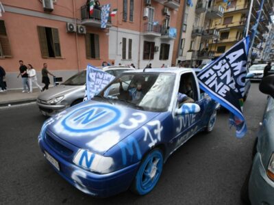 Supporters du Napoli en voiture