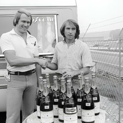 Jacques Laffite reçoit 11 bouteilles de Moet & Chandon (LVMH)